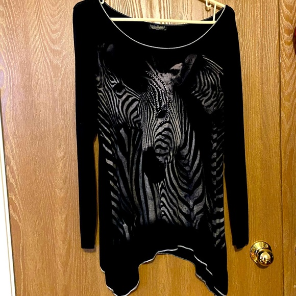 3 FOR $20 zebra top - Picture 1 of 3